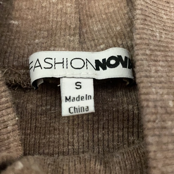 Cropped turtleneck - Picture 3 of 3